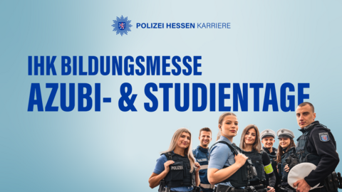 Schriftzug „IHK Bildungsmesse – Azubi- & Studientage“. Rechts im Bild sieht man sieben Polizeibeamte in Uniform.